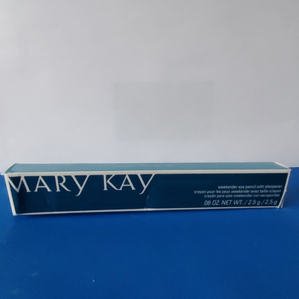 Classic Navy weekender eye pencil with sharpener